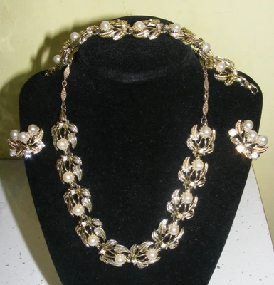 Vintage 1950s jewellery set necklace bracelet & earring pearl & diamante stones - Image 1 of 4