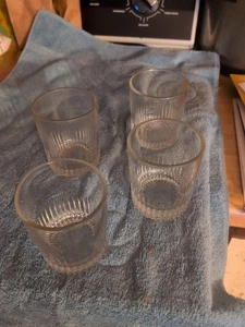 Vintage Set Of 4 Clear Glasses With Arrow Lines Height 3.5 Diameter 3 - Picture 1 of 3