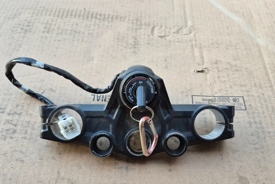 Interruptor de encendido triple árbol superior Kawasaki KLR650 2022 23 24 25 con llave Foto 1 de 3