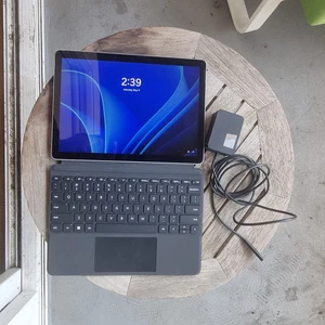 Microsoft Surface Go 2 10.5" Intel 4425Y 8GB 128GB (GRADE B) w KEYBOARD Laptop - Afbeelding 1 van 4