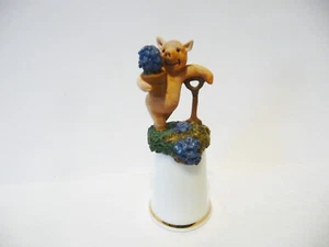 THIMBLE STERLING CLASSIC HANDPAINTED PEWTER TOPPER OF PIG GARDENING - Picture 1 of 5