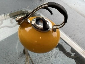 Chantal LIVESTRONG 1.8 Quart Enamel Loop Whistling Tea Kettle Pot Yellow - Picture 1 of 12