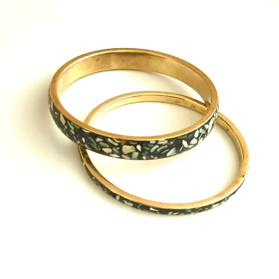 Juego de 2 brazaletes con incrustaciones de madreperla vintage de latón blanco y negro Foto 1 de 3