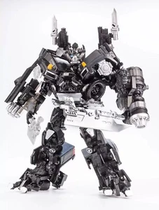 Baiwei Deformation TW-1026 Weapon Master (not-Ironhide) - DLX ver - Picture 1 of 5