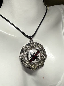Vintage Pendant Necklace Silver Tone Metal Lion 3 Stars Rotating Leather Strap - Picture 1 of 10