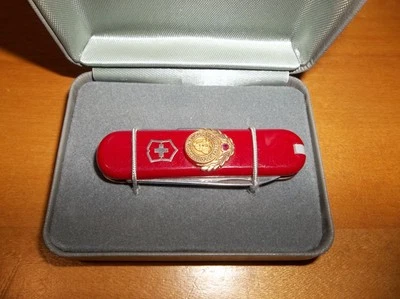 Navaja suiza clásica Victorinox con sello de Nevada California de oro de 16kt, colgante Foto 1 de 3