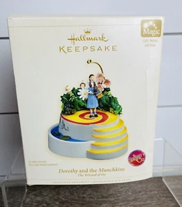 Hallmark Keepsake DOROTHY and THE MUNCHKINS Ornament 2006 Motion Light Sound Box - Picture 1 of 4