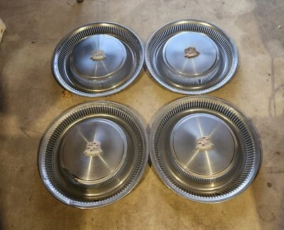 Cubiertas de rueda Cadillac (Juego de 4) Fleetwood tapacubos 15" ¡SÚPER AFILADAS! Deville Foto 1 de 4