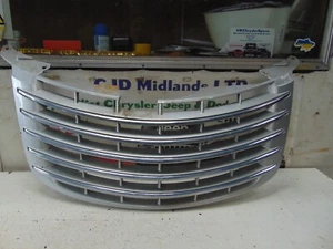 CHRYSLER PT CRUISER 2.4 CONVERTIBLE SILVER & CHROME FRONT GRILLE GEN 2 2005-2008 - Picture 1 of 4