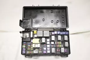 68105507AB Multifunction Module Fuse Box Fits 12 CARAVAN E104 - Picture 1 of 12