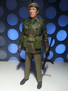 Doctor Who Sergeant Benton with Gun Rifle UNIT 1971 Set Classic 5" Figure - Picture 1 of 6