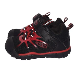 Neu ohne Karton Keen Kleinkinder Chandler 2 CNX schwarz rot Mesh leichte Sneaker Größe 4 - Bild 1 von 6