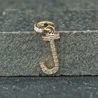 Pingente de declaração feito à mão amuletos de diamante corte rosa letra 'J' ouro 10K - Imagem 1 de 4