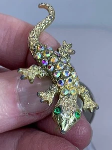 Lizard Salamander Gecko Aurora Rhinestone Green Eyes Vintage Gold Brooch M-3094* - Picture 1 of 3