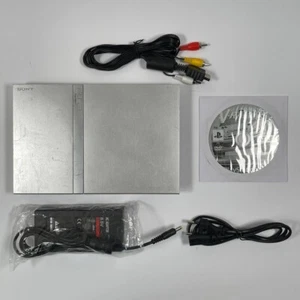 Sony PlayStation 2 Slimline PS2 Slim Silver + Cables and a Game - Imagen 1 de 4