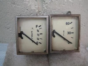 1x Pair of 1950s Oil and Fuel Gauges -Smiths Instruments UF1200- Made in England - Picture 1 of 5