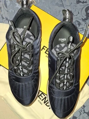 FENDI "FFreedom" Mujer Talla 41EU/11US Negro Acolchado Nylon Zapatillas 8E6926 Foto 1 de 4