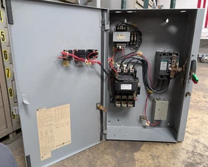🤪 COMBO INTERRUPTOR ARRANQUE GE GENERAL ELECTRIC TAMAÑO 3 90A 3Ø 600V CR307E1044FJDTLT - Imagen 1 de 20