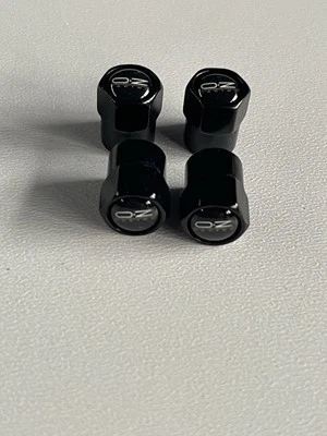 TAPAS ANTIPOLVO VÁLVULA NEUMÁTICO RUEDA CARRERAS 4 PIEZAS OZ CON INSIGNIA NEGRA Foto 1 de 4