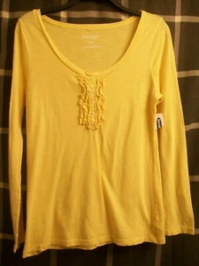 T-Shirt Yellow Sz M Scoop Neck Long Sleeve Ruffle Button Old Navy Womens Sample - Picture 1 of 4