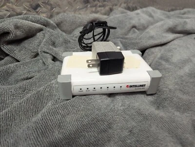 Intellinet 524827 10/100 4-Port Wireless 300N HotSpot Gateway w/ Adapter - Image 1 of 2