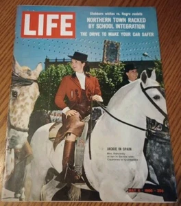Life Magazine May 6, 1966 Jackie Jacqueline Kennedy in Spain - Imagen 1 de 1