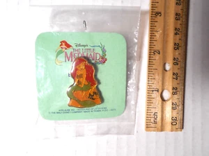 RETIRED 1980's DISNEY APPLAUSE LITTLE MERMAID MOVIE PREMIERE Tie Tac  PIN - Imagen 1 de 5