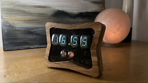 Nixie tube clock boasts both VFD and NIXIE tubes IV-22 plus IN-2 remote type C - Picture 1 of 10