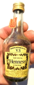 Very Special Hennessy Cognac Empty Glass Bottle gave a great buzz - Picture 1 of 3