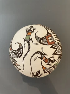 Carolyn Concho -Mini 3.5" Signed Vintage Eagle & Lizard Seed Pot - Acoma Pueblo - Picture 1 of 20