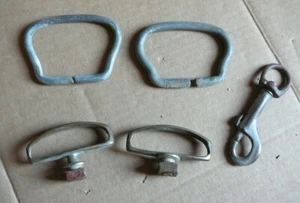 2 ANTIQUE STEEL HANDLES + 2 ANTIQUE BRASS LINE GUIDES + OLD HARNESS SNAP - Picture 1 of 5