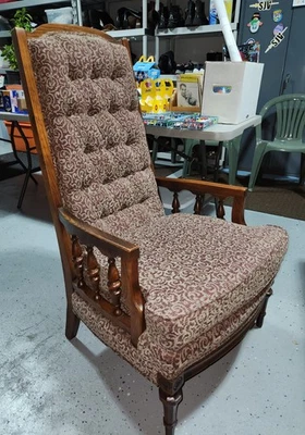 Hermoso sillón tapizado vintage antiguo estilo victoriano Foto 1 de 4