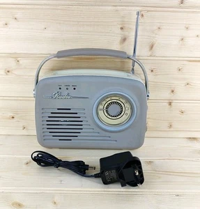 Akai A60014VT Vintage Style Retro Radio Portable AM/FM Radio with USB (Used) - Picture 1 of 19