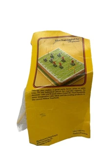 VTG Wilton FOOTBALL TEAM CAKE DECORATIONS Topper Figures - Picture 1 of 9