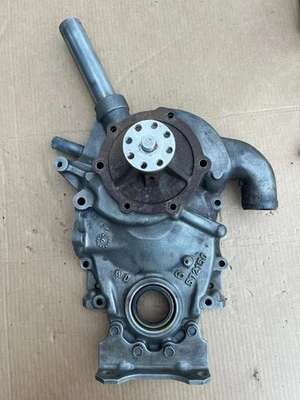 1962 Oldsmobile timing chain cover/water pump housing for a 394 Engine Foto 1 de 4