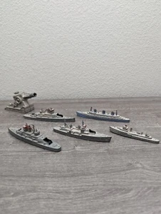 Set navi da battaglia vintage pressofuse realizzate da Tootsietoy navi marine #5750- 5+1 cannone - Foto 1 di 16