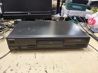 Technics SL-PG490 CD Player - Spares Or Repairs  - Image 1 of 4