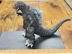 Classic Bandai 2001 issued old school Godzilla dinosaur model - Picture 1 of 7
