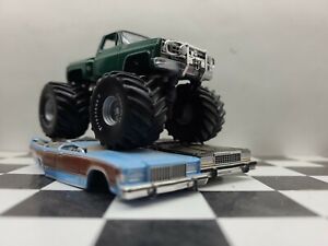 Custom MADE 1/64 4x4 Chevy MUD truck diorama SquareBody CHEVEROLET MONSTER MEGA