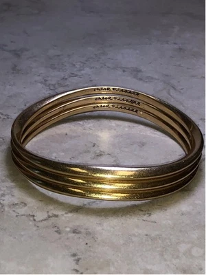 Juego de brazaletes triple apilados tono dorado CHLOE & ISABEL - B012 Foto 1 de 3