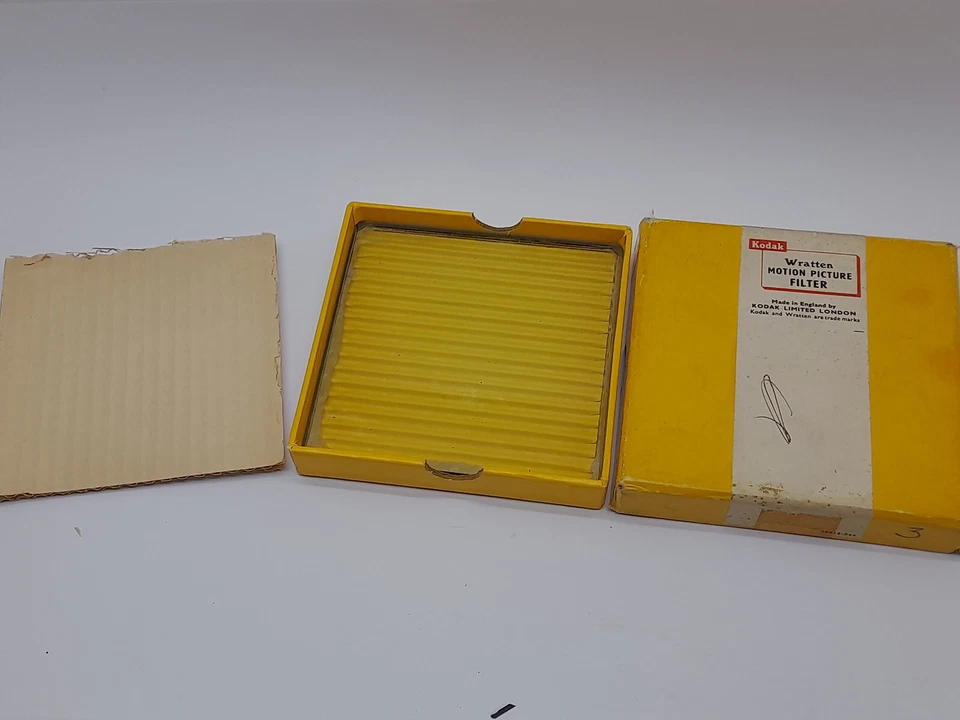 KODAK WRATTEN  YELLOW 3 4X4" SQUARE GLASS MOTION PICTURE FILTER IN ITS BOX - Image 1 of 4