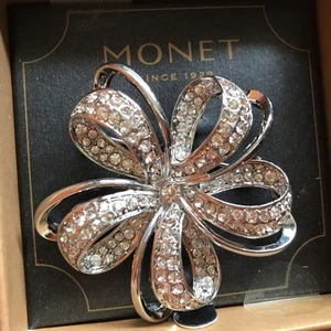 Spilla fiore tondo Monet argento con strass bianchi spilla in scatola originale - Foto 1 di 5