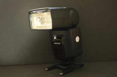 Neewer TT560 Flash Speedlite For Canon Nikon Panasonic Olympus Pentax - Image 1 of 4