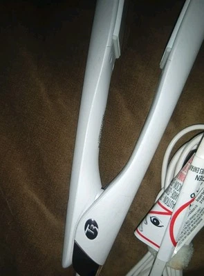 T3 SinglePass 1" Straightening and Styling Iron With No Box..  - Image 1 of 4