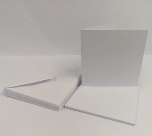 25 TARJETAS BLANCAS EN BLANCO DE 8" X 8" 300 gsm y SOBRES 100 gsm pre arrugadas FABRICACIÓN DE TARJETAS - Imagen 1 de 1