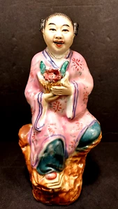 Estatuilla de mujer china vintage con flor de loto posiblemente antigua como se encuentra en la foto C - Imagen 1 de 7