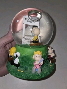 Vintage charlie brown Peanut snoopy glass Musical snow globe Theme song - Picture 1 of 7