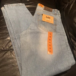 Lee Girl's Straight Fit Comfort Stretch Jeans Sz 12  1136643 FREE SHIPPING!!! - Picture 1 of 4