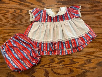 Vestido de Colección Sears Bebé Niña y Cubierta de Pañal a Juego 6-9 Meses Borde de Encaje Rojo Azul Foto 1 de 4