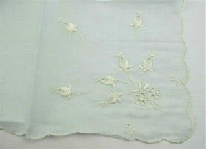 Pañuelo para mujer H. P. Wasson & Co de colección azul con flores blancas bordadas - Imagen 1 de 10